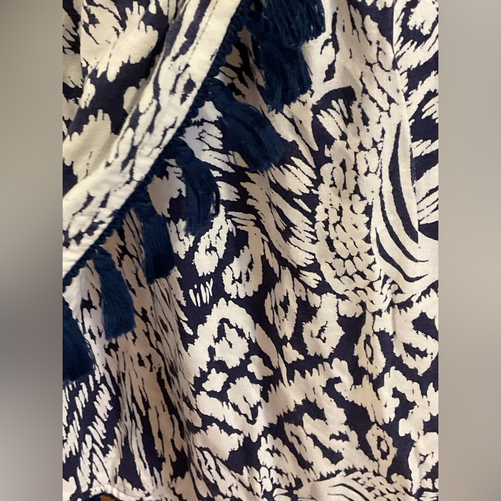 Lilly Pulitzer Jarrett Beach Romper. Blue & White Tropical Pattern. Size Small - Picture 3 of 5